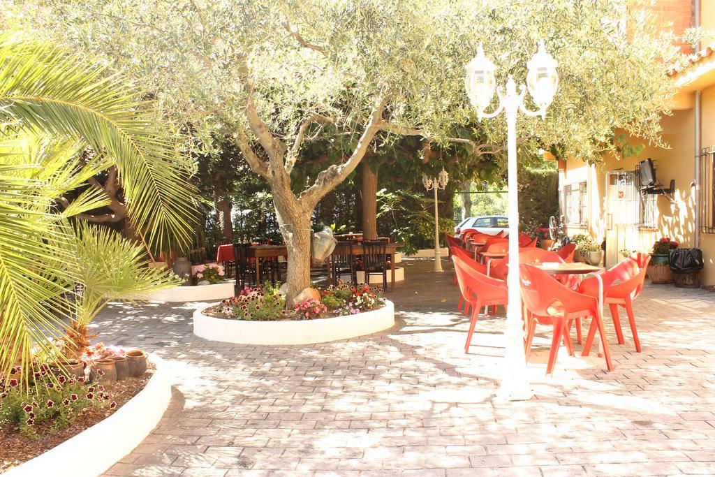 Hostal Braseria Tivissa ภายนอก รูปภาพ